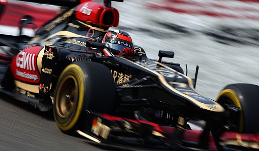 в воскресенье перед Гран-при Бахрейна гонщик «Лотуса» Кими Райкконен опоздал на парад пилотов из-за приступа аллергии