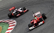 Барселона, Испания Фелипе Масса Scuderia Ferrari и Дженсон Баттон Vodafone McLaren Mercedes