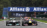 Гран При Бельгии 2011г воскресенье гонка Red Bull Racing Себастьян Феттель и Mercedes GP Petronas F1 Team Нико Росберг 