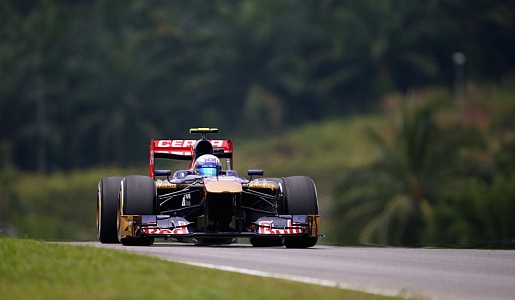 Пилот «Торо Россо» Даниэль Риккардо рассказал, что целью его команды является борьба с  «Уильямсом» и «Заубером».