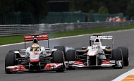 Гран При Бельгии 2011г воскресенье гонка Vodafone McLaren Mercedes  Льюис Хэмилтон и Sauber F1 Team Камуи Кобаяси