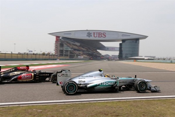 Гран При Китая 2013г. Пятница 12 апреля первая практика Льюис Хэмилтон Mercedes AMG Petronas