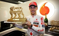 Гран-при Венгрии 2011г Воскресенье  Дженсон Баттон Vodafone McLaren Mercedes победитель гонки