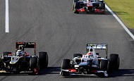 Гран При Японии 2012 г. Воскресенье 7 октября гонка Кими Райкконен Lotus F1 Team и Серхио Перес Sauber F1 Team