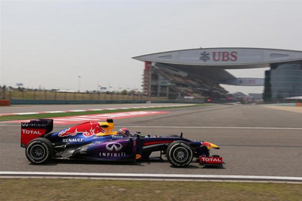 Гран При Китая 2013г. Пятница 12 апреля первая практика Себастьян Феттель Red Bull Racing