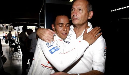 Хэмилтон послал на --- Денниса