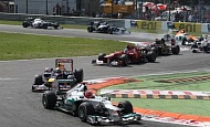Гран При Италии 2012 г. Воскресенье 9 сентября гонка Михаэль Шумахер Mercedes AMG Petronas и Себастьян Феттель Red Bull Racing