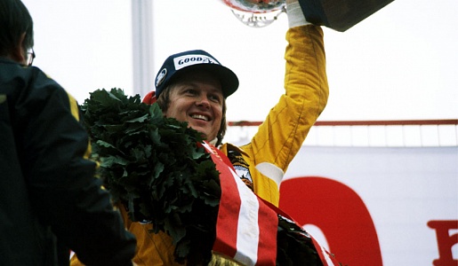 Cупер Швед выигрывает свою последнюю гонку