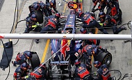 Гран При Германии 2011г Воскресенье Себастьян Феттель  Red Bull Racing пит стоп