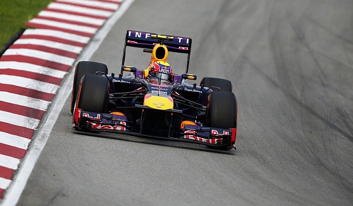 Пилот «Ред Булл» Марк Уэббер мог получить штраф после Гран-при Малайзии 2013.