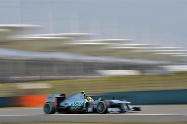 Гран При Китая 2013г. Пятница 12 апреля вторая практика Льюис Хэмилтон Mercedes AMG Petronas