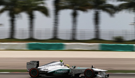 Пилот «Мерседеса» Льюис Хэмилтон считает, что новая резина  «Пирелли» серьезно осложняет жизнь гонщикам