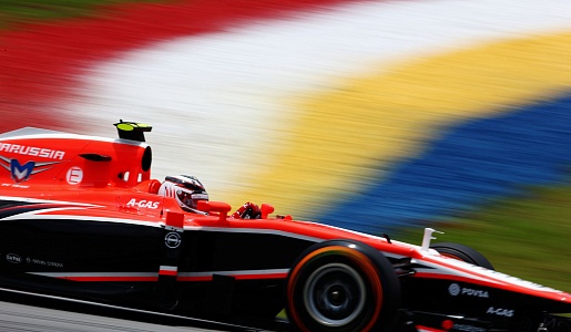 Исполнительный директор «Маруси» Энди Уэбб признался, что в связи с выбором «Рено» в пользу «Торо Россо», его команда будет выбирать поставщика двигателей на 2014 год, между «Мерседесом» и «Феррари».