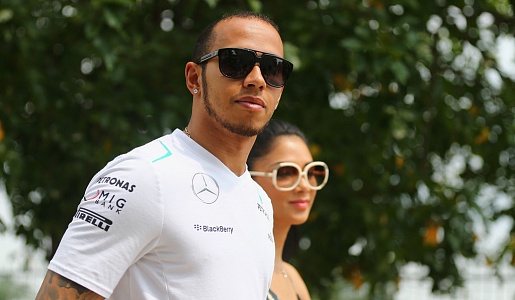 Хэмилтон: «Новая резина «Пирелли» серьезно осложняет жизнь всем гонщикам»