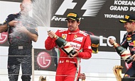 Гран При Кореи 2012 г. Воскресенье 14 октября гонка Эдриан Ньюи Red Bull Racing, Фернандо Алонсо Scuderia Ferrari и Победитель гонки Себастьян Феттель Red Bull Racing