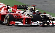 Гран При Бахрейна  2012 г  воскресенье 22 апреля Фелипе Масса Scuderia Ferrari и Кими Райкконен Lotus F1 Team